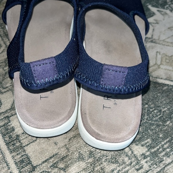 TRAQ by Alegria women’s Navy Sandals with Light Soles size 39 US 8 - Picture 5 of 7